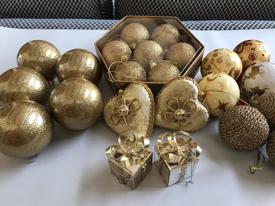 Gold Christmas Ornament Lot [Photo 2]