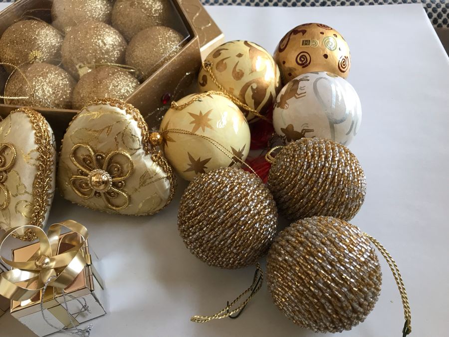 Gold Christmas Ornament Lot [Photo 4]