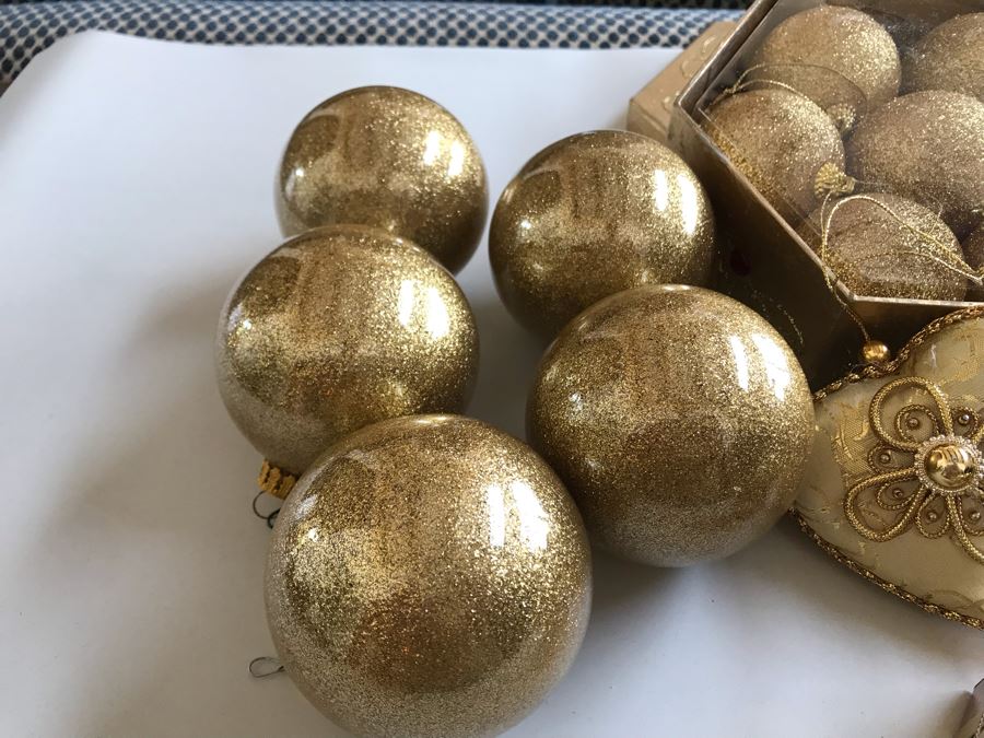 Gold Christmas Ornament Lot [Photo 3]