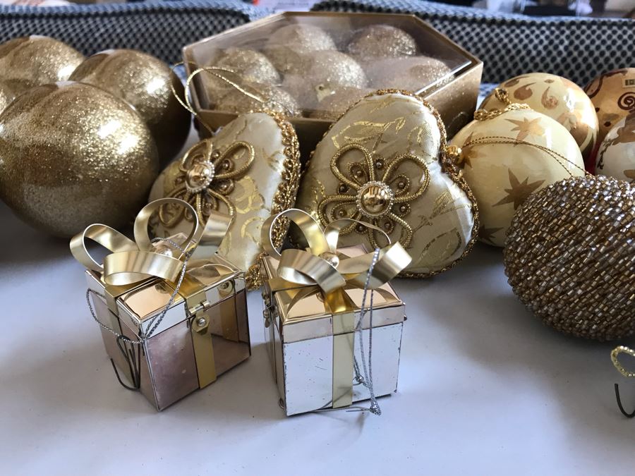 Gold Christmas Ornament Lot [Photo 5]
