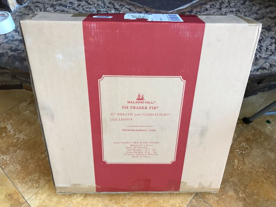 Balsam Hill BH Fraser Fir 32' Wreath With Candlelight Led Lights [Photo 3]