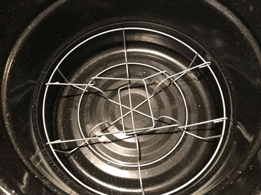 Canner Canning Stock Pot With (2) Canning Jars [Photo 2]