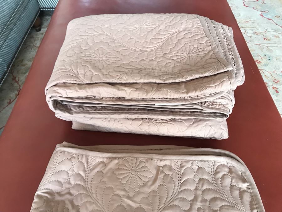 King Size Quilt With Pair Of Pillow Shams
