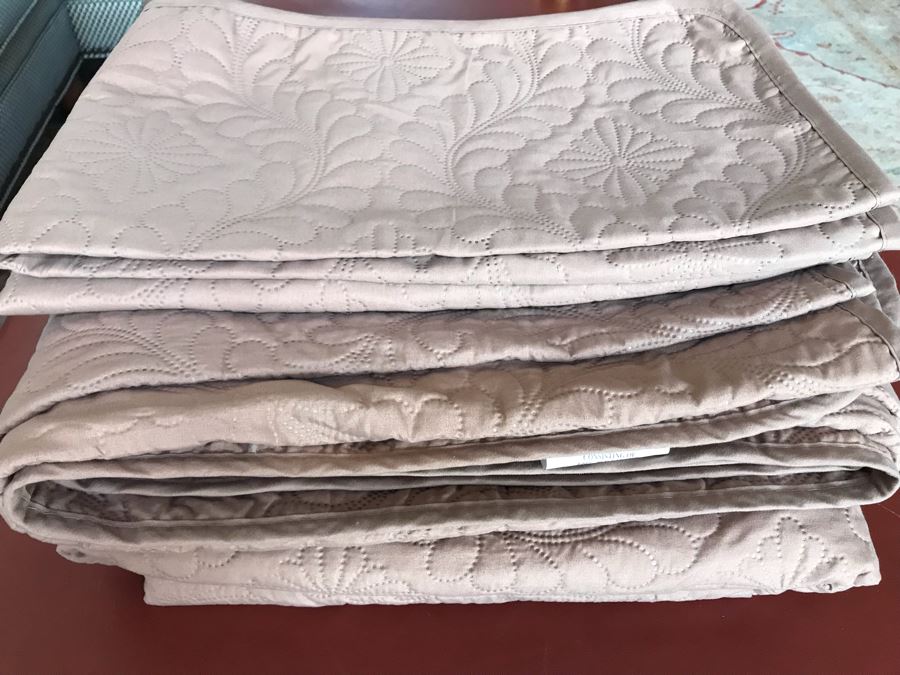 King Size Quilt With Pair Of Pillow Shams [Photo 4]