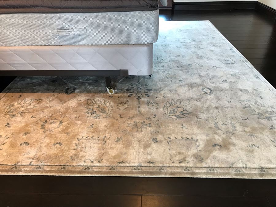 Loloi Nyla Collection 100% Viscose Area Rug Stone / Blue Made In Egypt 7'6' X 10'5' Retails $450 [Photo 2]