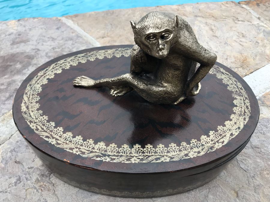 Oval Box With Metal Monkey Handle On Lid 12W X 8D X 8H [Photo 5]