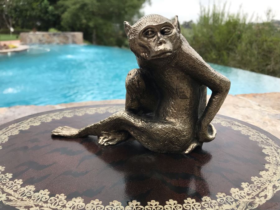 Oval Box With Metal Monkey Handle On Lid 12W X 8D X 8H [Photo 4]