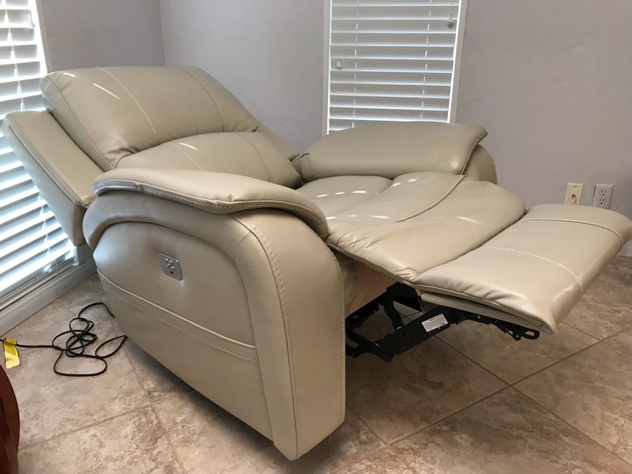Like New Leather Electric Reclining Leather Chair With USB Port [Photo 6]