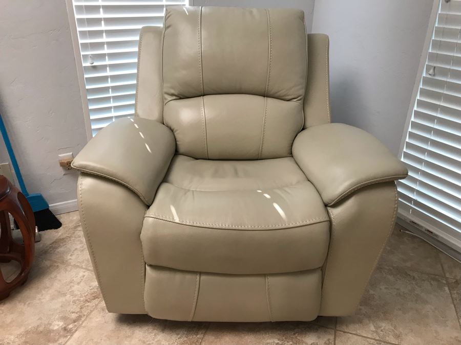 Like New Leather Electric Reclining Leather Chair With USB Port [Photo 4]