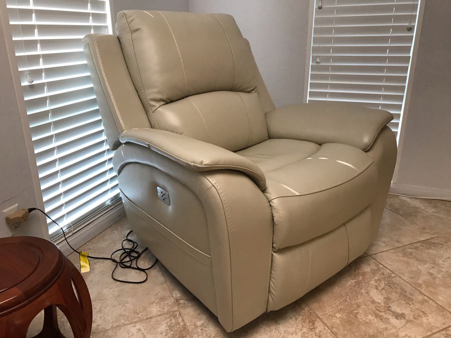 Like New Leather Electric Reclining Leather Chair With USB Port [Photo 5]