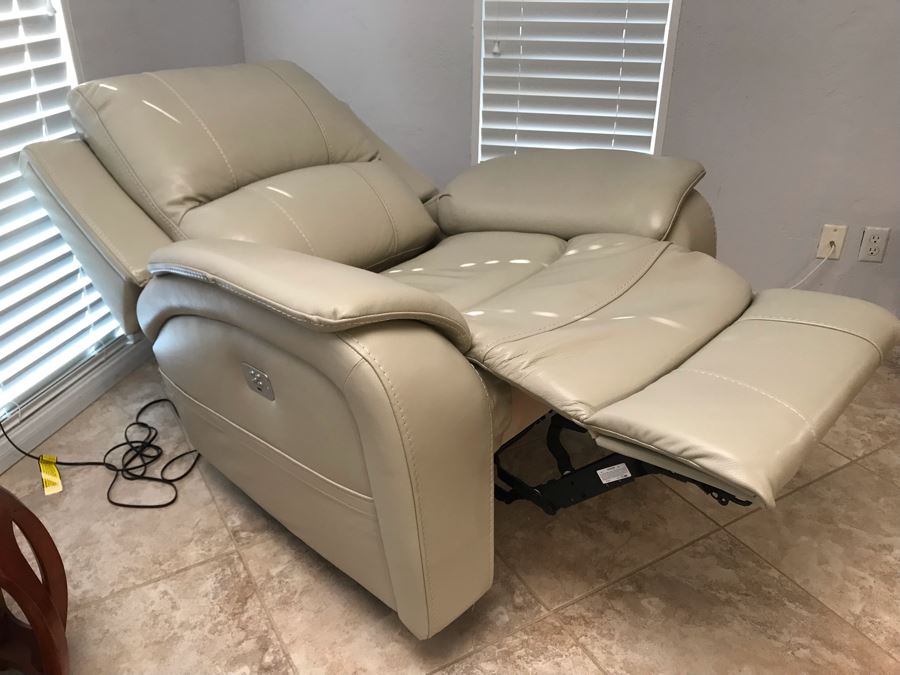 Like New Leather Electric Reclining Leather Chair With USB Port