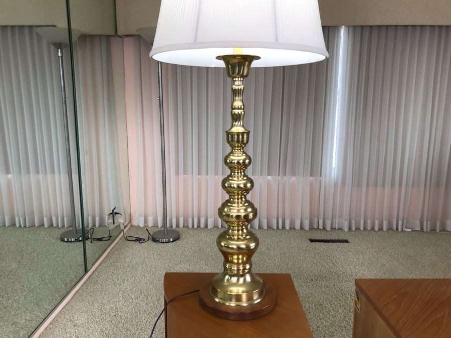Large Brass Table Lamp With Wooden Base [Photo 4]
