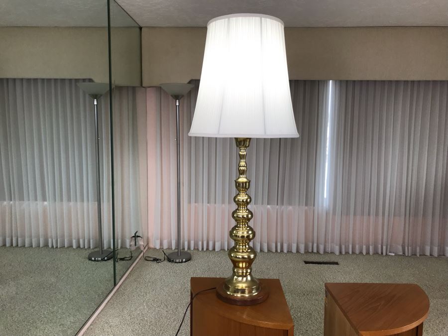 Large Brass Table Lamp With Wooden Base [Photo 3]