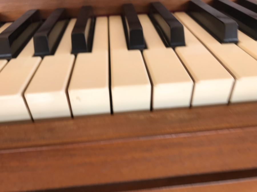 Melodigrand Upright Piano With Bench (Sounds Great / Well Maintained / Small Space) [Photo 7]