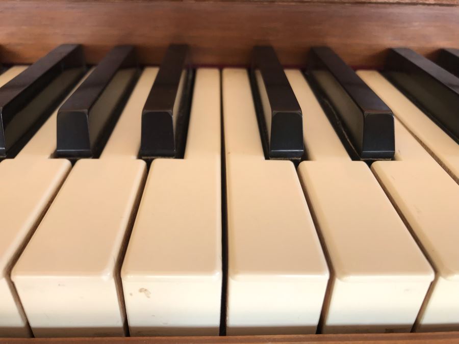 Melodigrand Upright Piano With Bench (Sounds Great / Well Maintained / Small Space) [Photo 6]