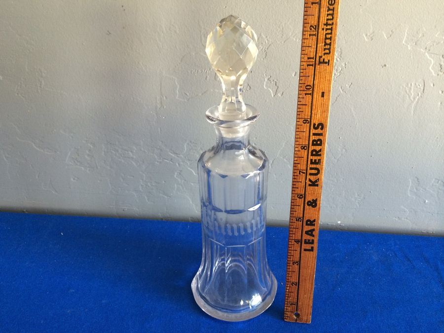 Cut Glass Decanter [Photo 1]