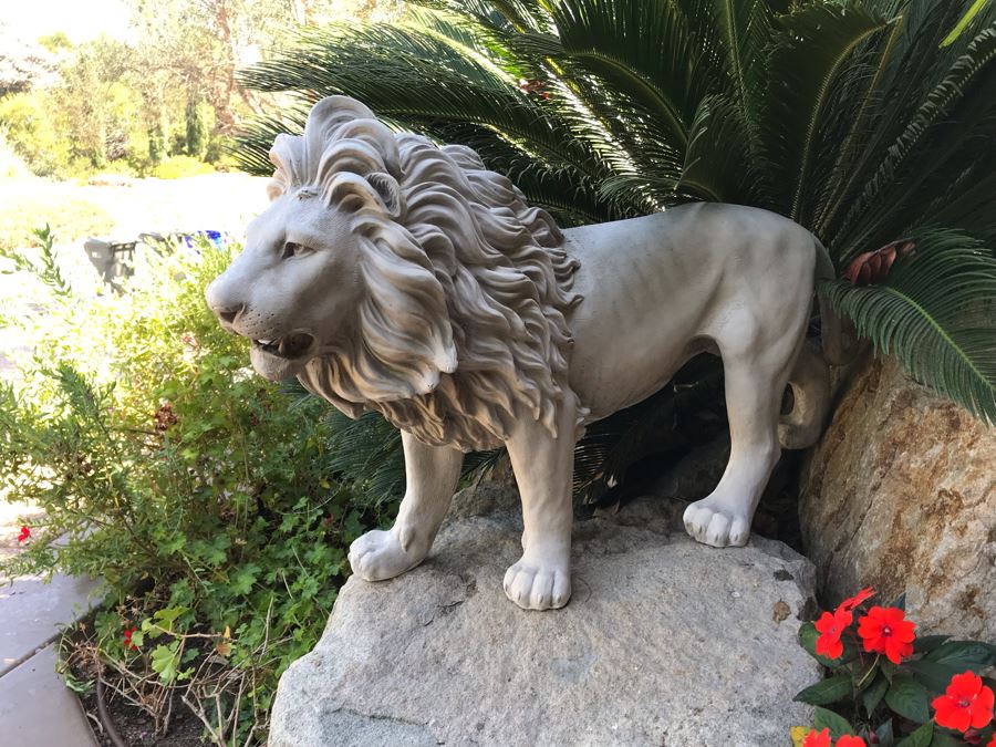 resin lion garden statues