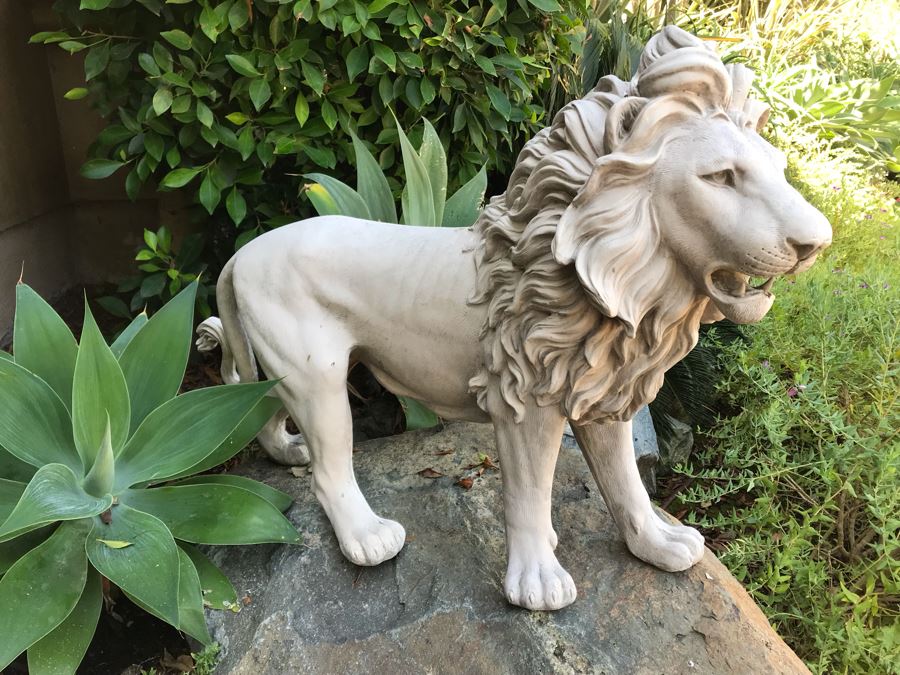 resin lion garden statues