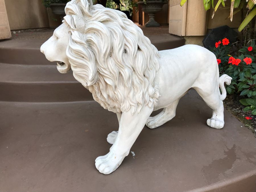 resin lion garden statues