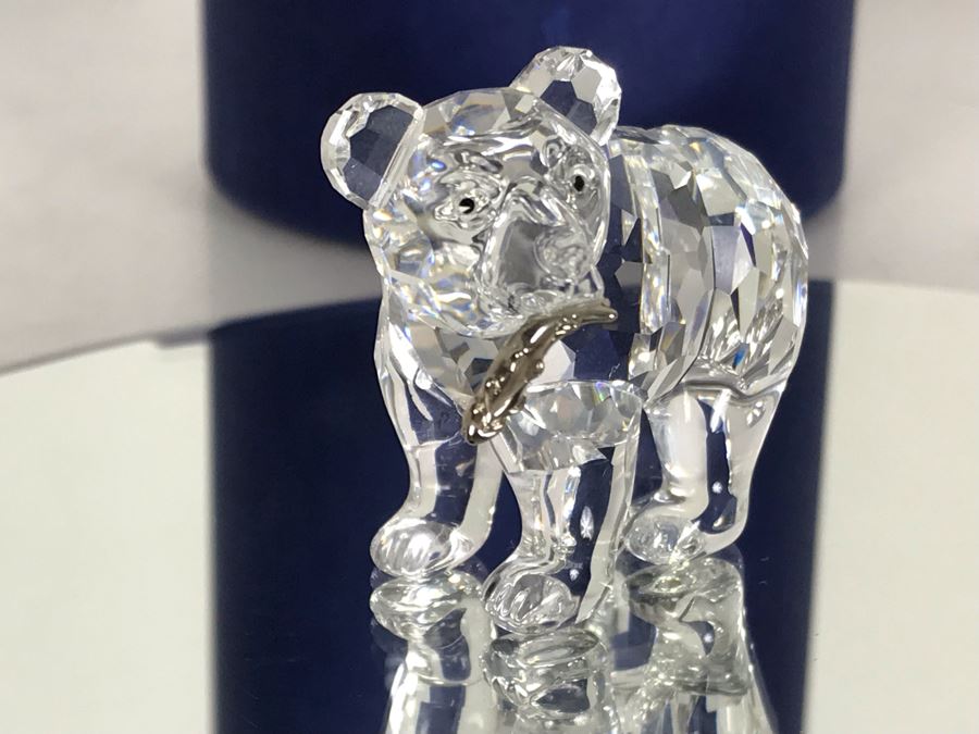 Swarovski Crystal Grizzly Bear Cub With Salmon Fish 2619 With Original Box [Photo 4]