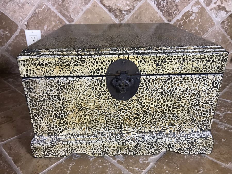 John-Richard Hinged Box 16W X 16D X 9.5H [Photo 3]