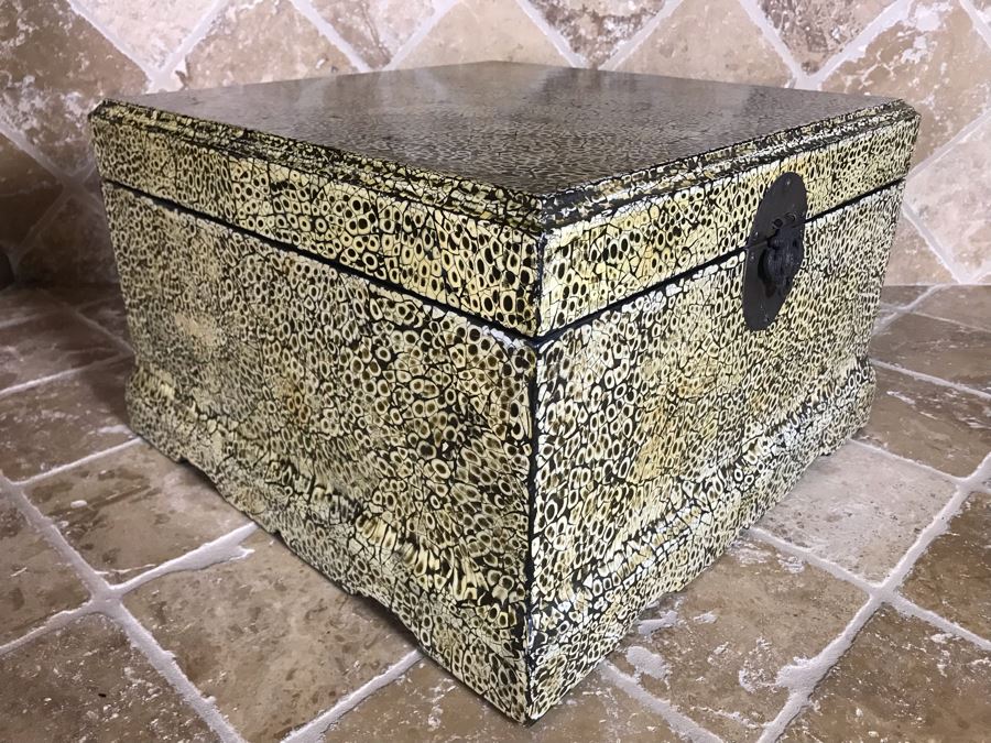 John-Richard Hinged Box 16W X 16D X 9.5H [Photo 6]