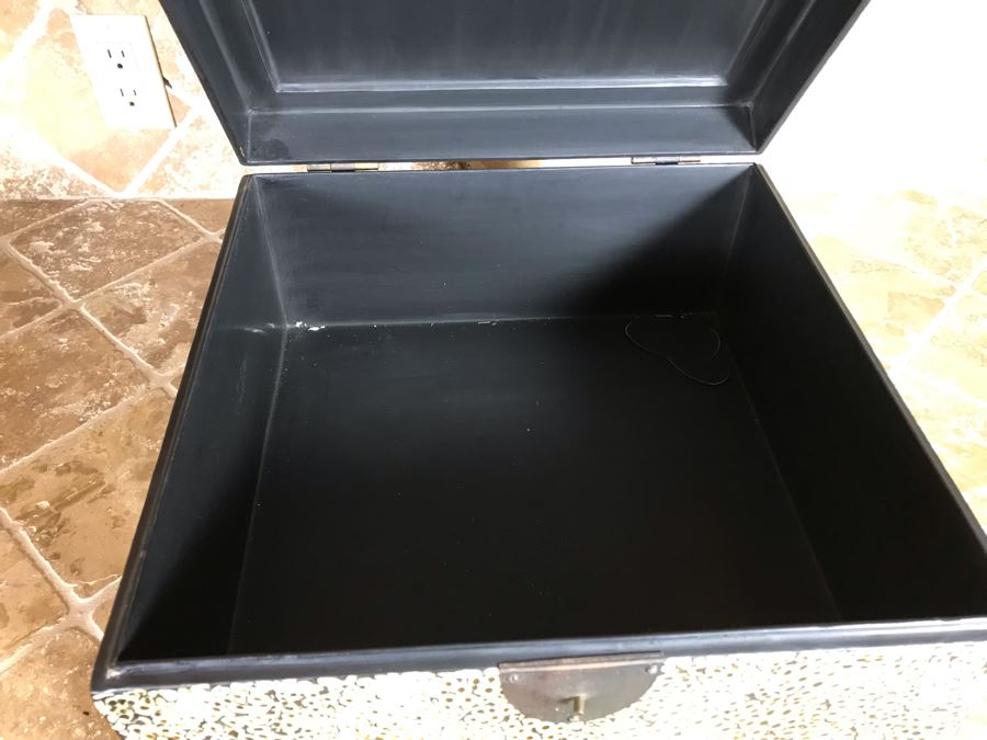 John-Richard Hinged Box 16W X 16D X 9.5H [Photo 8]