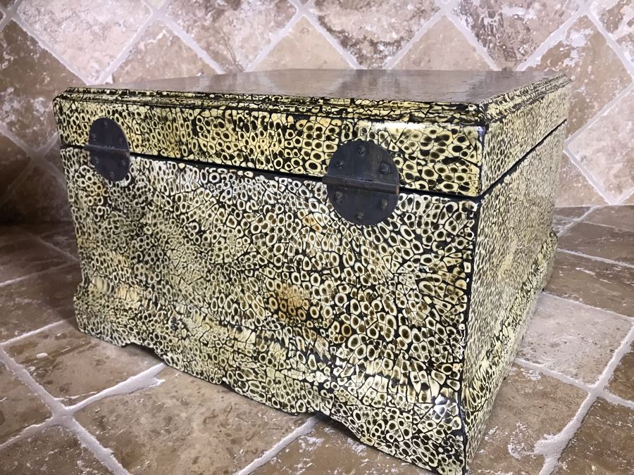 John-Richard Hinged Box 16W X 16D X 9.5H [Photo 7]