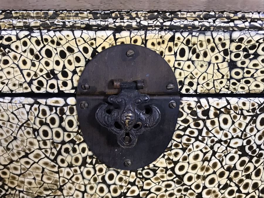 John-Richard Hinged Box 16W X 16D X 9.5H [Photo 4]