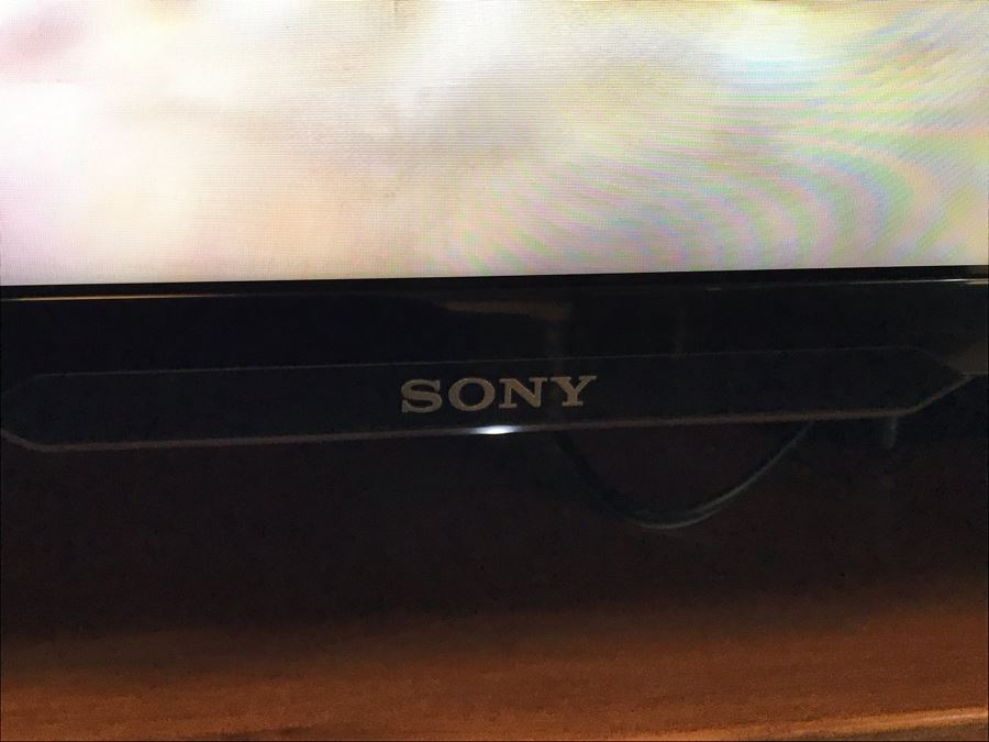 SONY BRAVIA 65' LCD TV Model XBR-65X850A With TV Stand, Four 3-D Glasses And Remote Control [Photo 7]