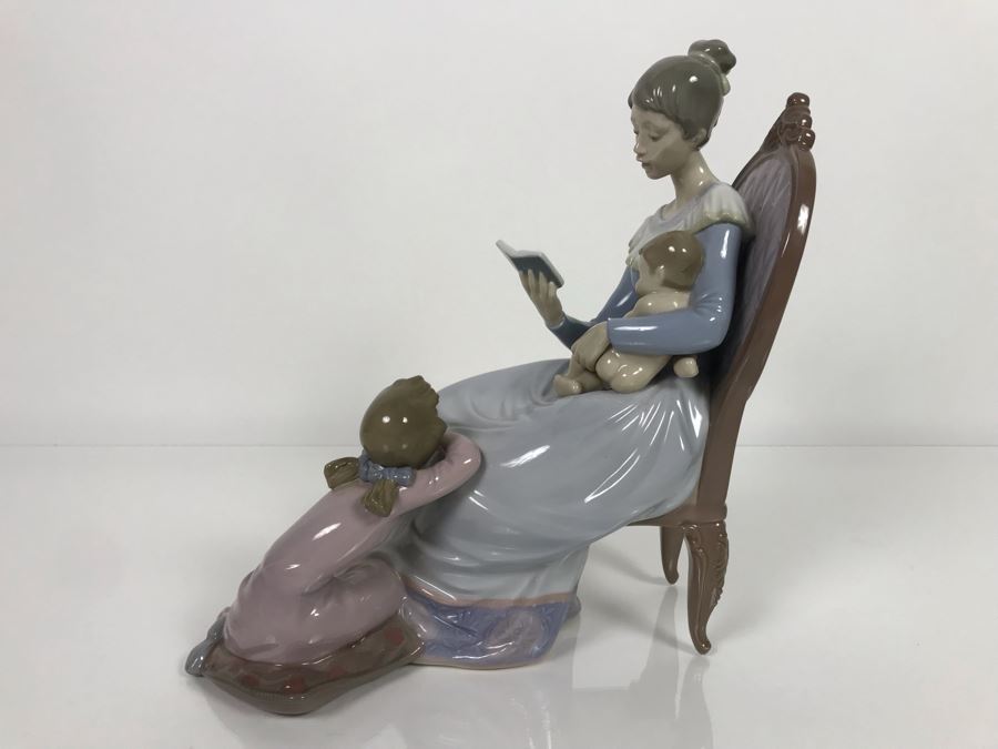 JUST ADDED - Large Lladro Figurine 5786 Story Hour 9W X 5D X 10H (MOE) [Photo 10]