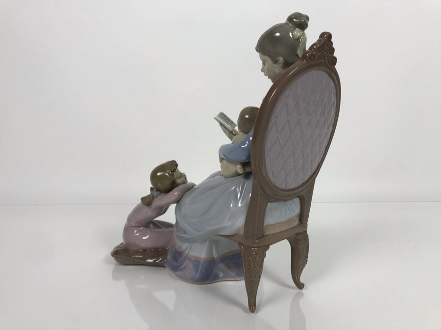 JUST ADDED - Large Lladro Figurine 5786 Story Hour 9W X 5D X 10H (MOE) [Photo 11]
