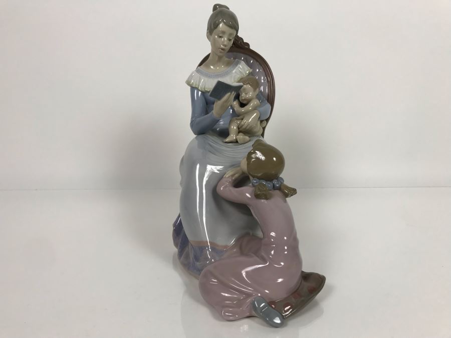 JUST ADDED - Large Lladro Figurine 5786 Story Hour 9W X 5D X 10H (MOE) [Photo 9]