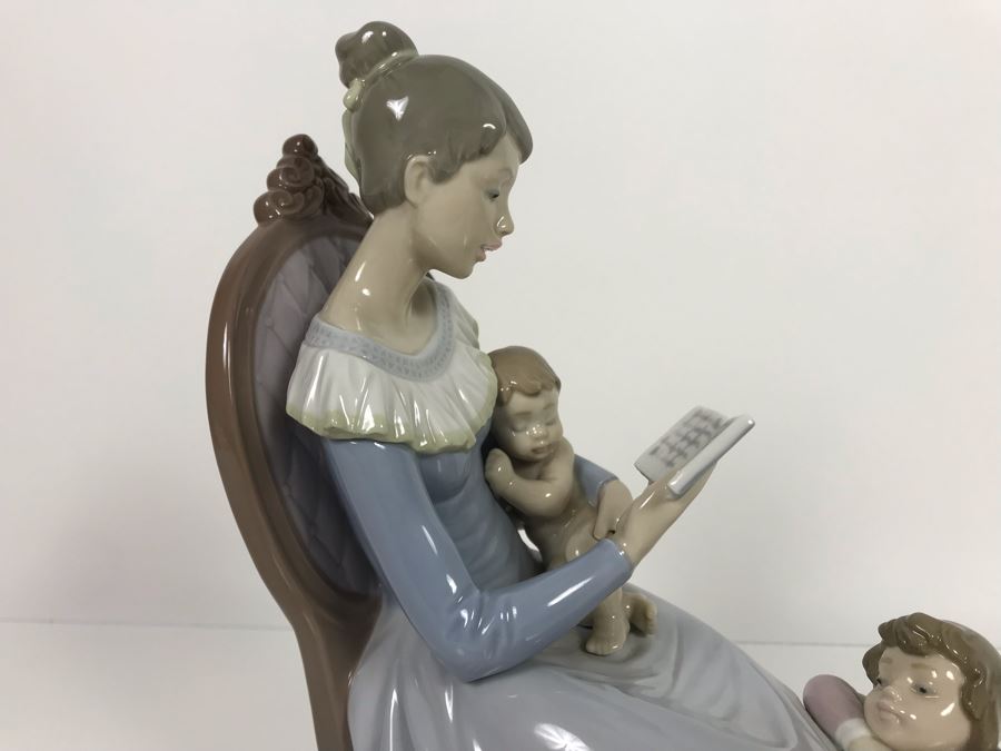 JUST ADDED - Large Lladro Figurine 5786 Story Hour 9W X 5D X 10H (MOE) [Photo 4]