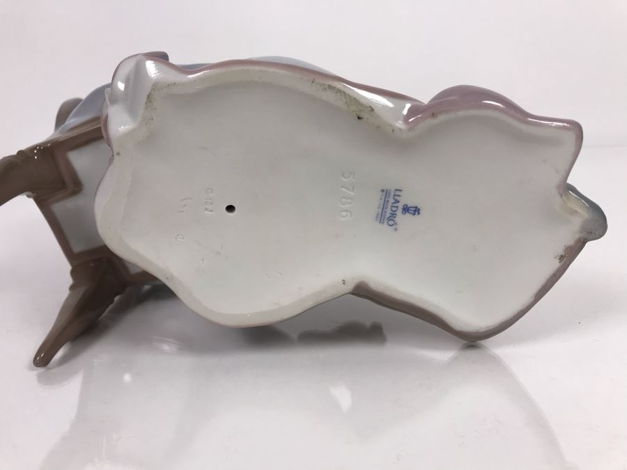 JUST ADDED - Large Lladro Figurine 5786 Story Hour 9W X 5D X 10H (MOE) [Photo 12]