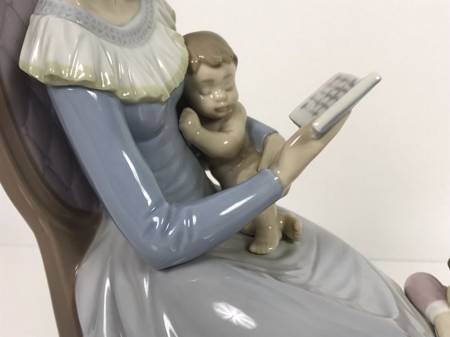 JUST ADDED - Large Lladro Figurine 5786 Story Hour 9W X 5D X 10H (MOE) [Photo 5]