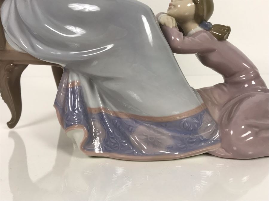 JUST ADDED - Large Lladro Figurine 5786 Story Hour 9W X 5D X 10H (MOE) [Photo 7]