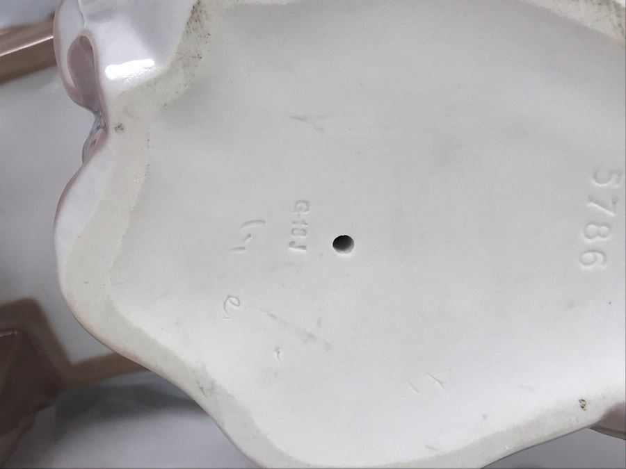 JUST ADDED - Large Lladro Figurine 5786 Story Hour 9W X 5D X 10H (MOE) [Photo 14]