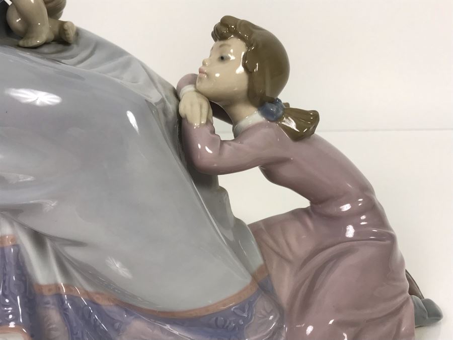 JUST ADDED - Large Lladro Figurine 5786 Story Hour 9W X 5D X 10H (MOE) [Photo 6]