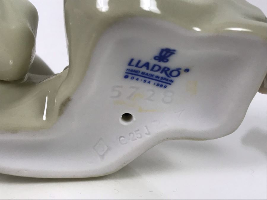 JUST ADDED - Pair Of Lladro Angels Figurines 5727 'Angel Care' 7W X 5H And 5728 'Heavenly Dreamer' 6.5W X 2.5H (MOE) [Photo 10]