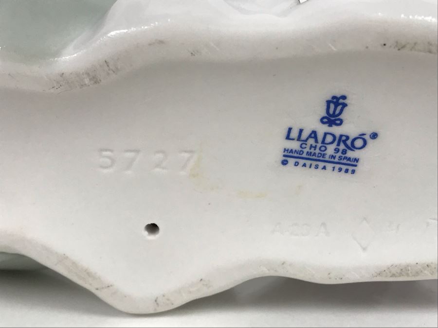 JUST ADDED - Pair Of Lladro Angels Figurines 5727 'Angel Care' 7W X 5H And 5728 'Heavenly Dreamer' 6.5W X 2.5H (MOE) [Photo 9]