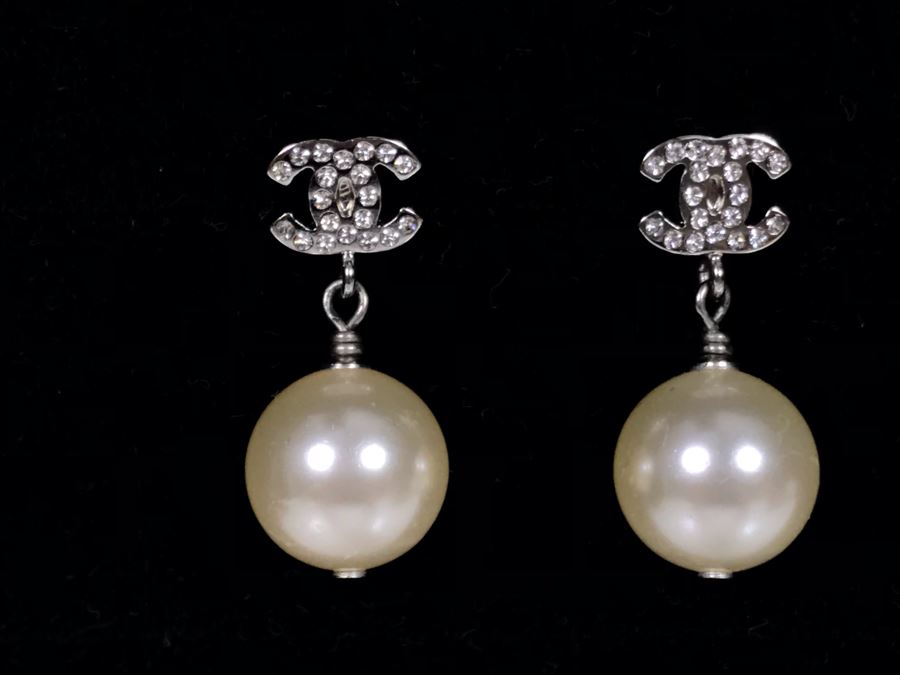 JUST ADDED - Chanel Crystal Pearl Drop Earrings B14 V Made In Italy (MOE)