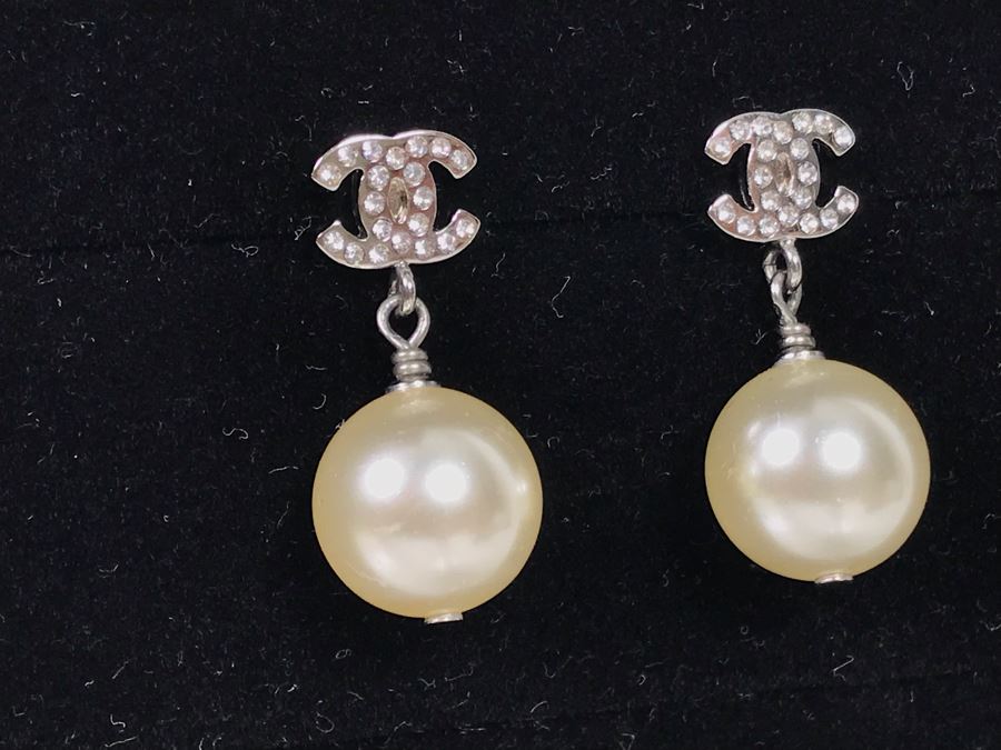 JUST ADDED - Chanel Crystal Pearl Drop Earrings B14 V Made In Italy (MOE)