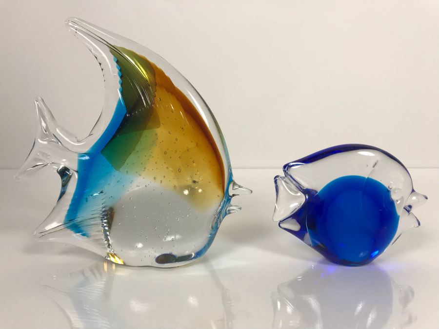 LAST MINUTE ADD - Pair Of Signed Art Glass Fish Figurines 6H And 3H [Photo 2]