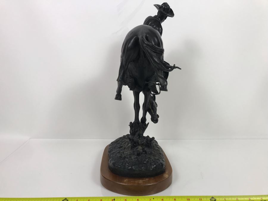 Limited Edition Frederic Remington 'The Outlaw' Bronze Museum Collection Inc 1979 C. Golding 590 Of 1,000 12W X 7D X 18H (USNE) [Photo 25]