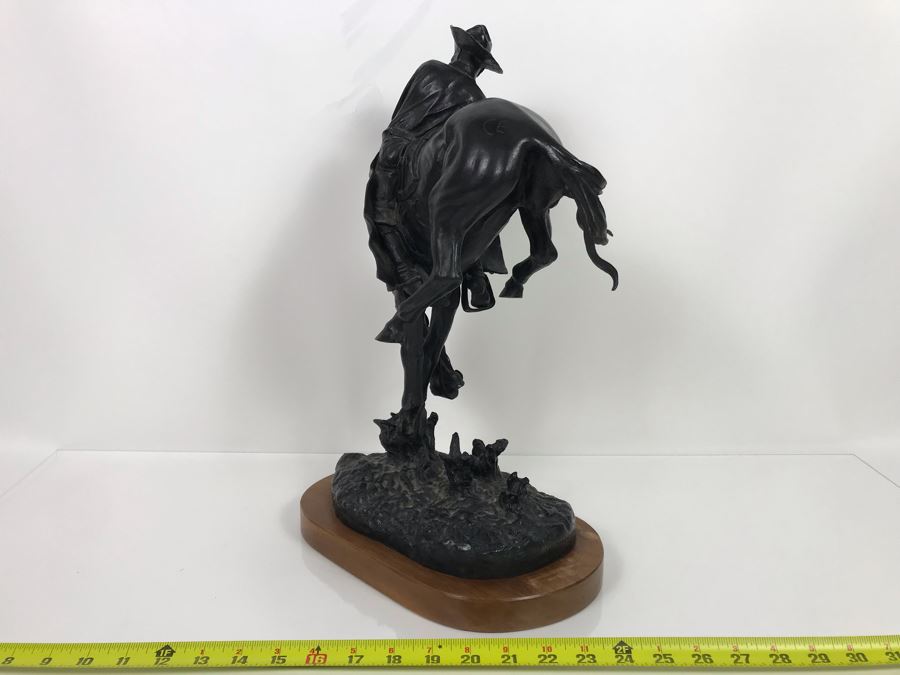 Limited Edition Frederic Remington 'The Outlaw' Bronze Museum Collection Inc 1979 C. Golding 590 Of 1,000 12W X 7D X 18H (USNE) [Photo 24]