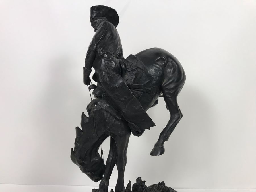 Limited Edition Frederic Remington 'The Outlaw' Bronze Museum Collection Inc 1979 C. Golding 590 Of 1,000 12W X 7D X 18H (USNE) [Photo 19]