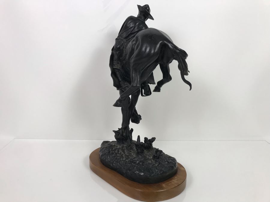 Limited Edition Frederic Remington 'The Outlaw' Bronze Museum Collection Inc 1979 C. Golding 590 Of 1,000 12W X 7D X 18H (USNE) [Photo 23]