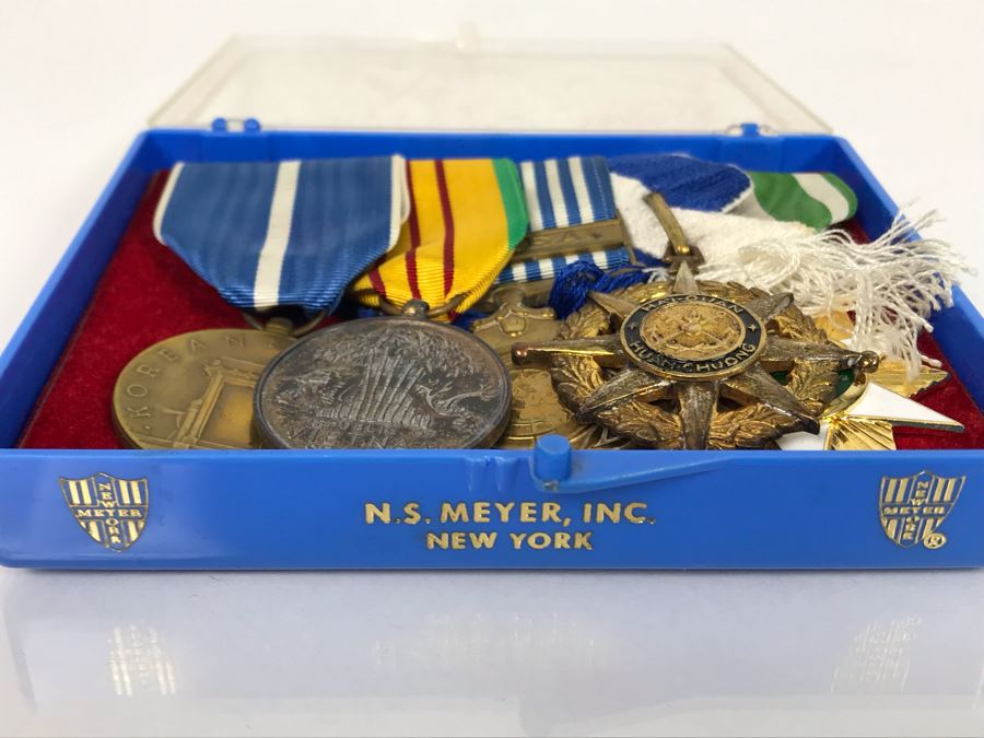 USN Captain Joseph J. Meyer Jr. United States Navy Submarine Medals [Photo 13]