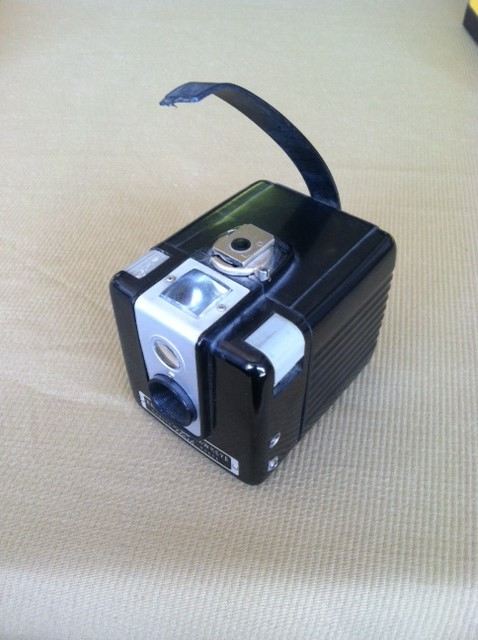 Kodak Brownie Hawkeye Camera with Flash and Box [Photo 2]
